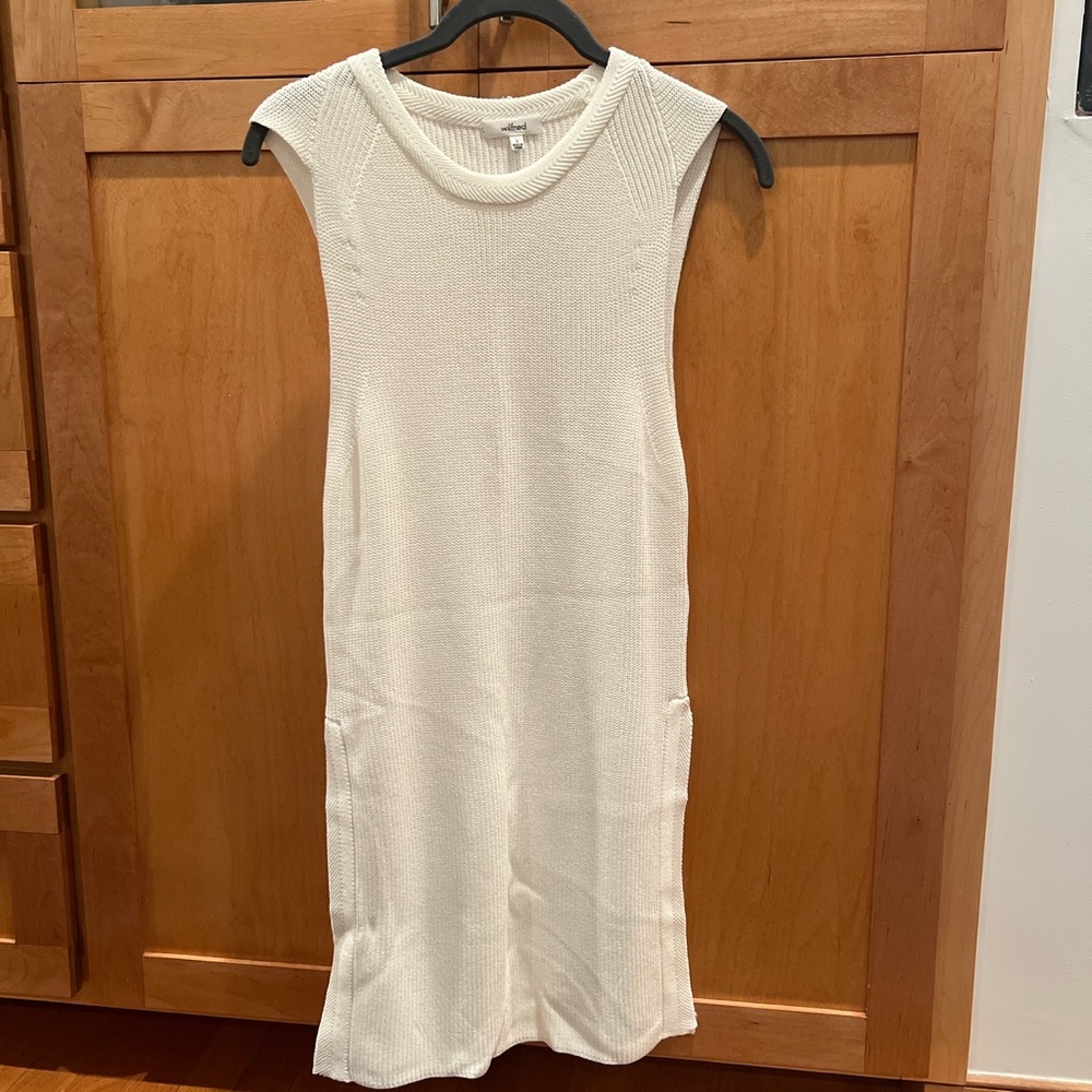 Wilfred long length, knitted tank top with slits.